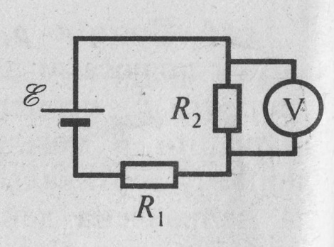 Амперметр подключен к трем резисторам